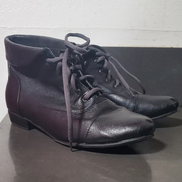 Vintage Women's Black Leather Booties sz 11 - Picture 1 of 6